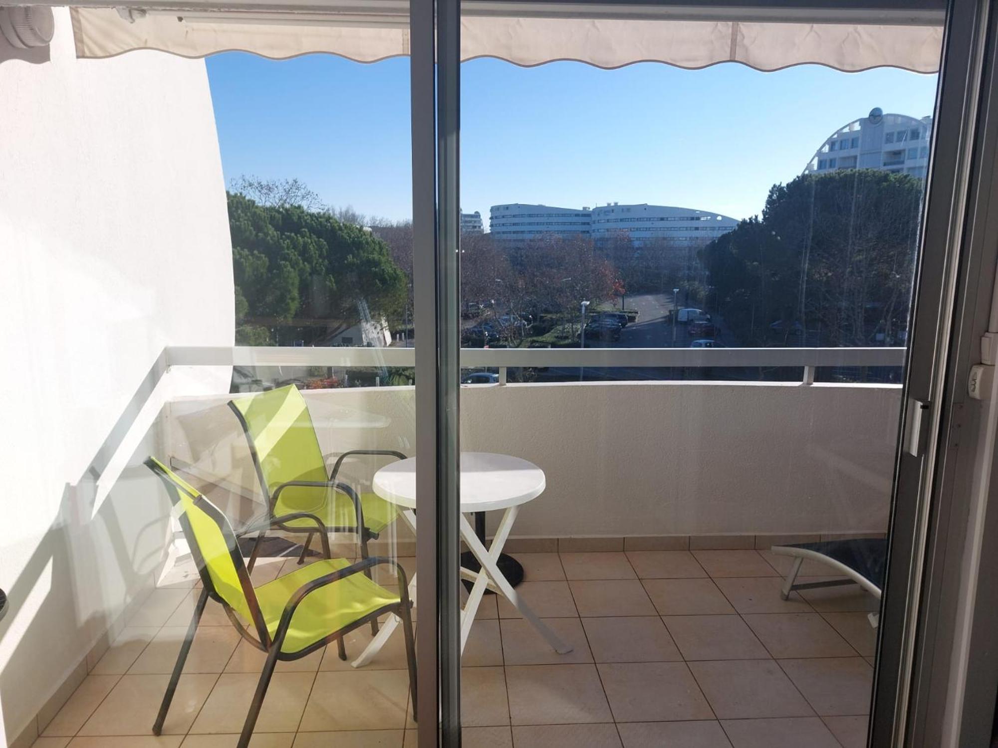 Joli Avec Piscine A 200m De La Parking Prive Apartment