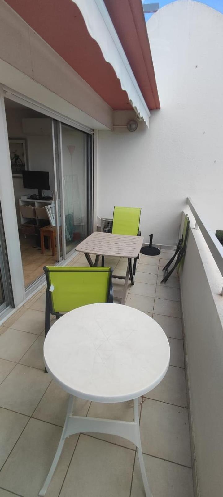 Joli Avec Piscine A 200m De La Parking Prive